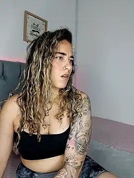 Snapshot of Miss-Melina chatting on September 27, 8:15 pm Miss-Melina online show from September 27, 8:15 pm