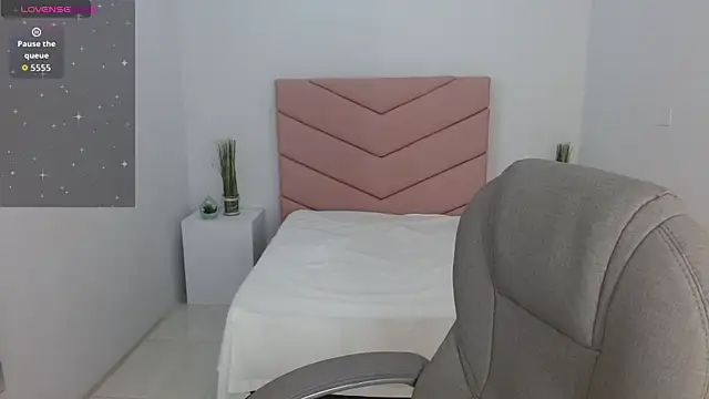 SarayVega  online show from October 7, 7:37 pm