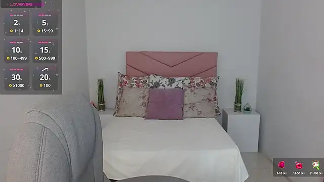 SarayVega  online show from October 30, 7:22 pm