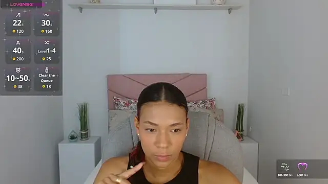 SarayVega  online show from October 3, 7:15 pm