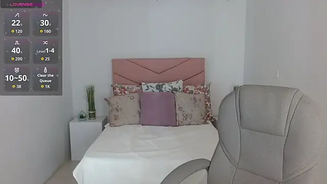 SarayVega  online show from October 11, 7:15 pm