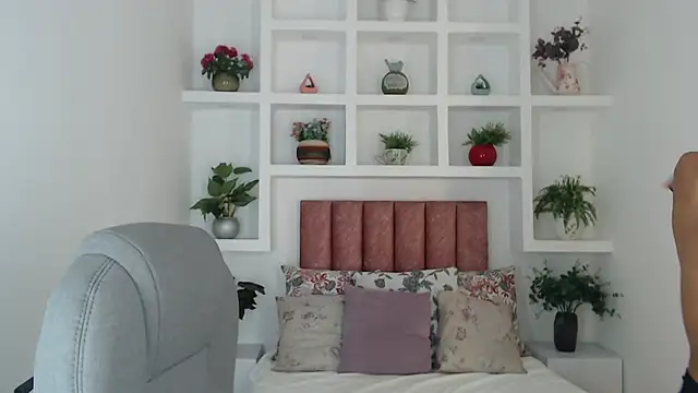 SarayVega  online show from November 19, 7:36 pm