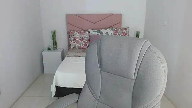 SarayVega  online show from September 12, 7:13 pm