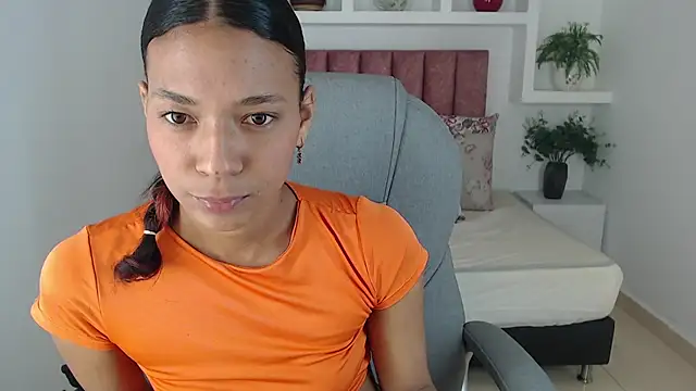 SarayVega  online show from December 1, 7:37 pm