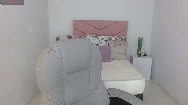 SarayVega  online show from October 24, 7:24 pm