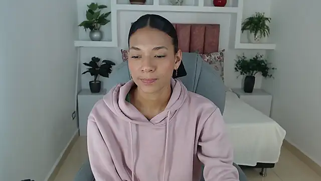 SarayVega  online show from November 15, 7:18 pm