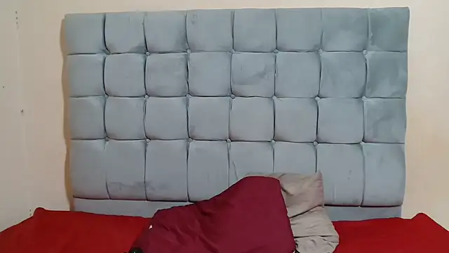 Snapshot of curveAss222 chatting on November 28, 3:23 pm curveAss222 online show from November 28, 3:23 pm