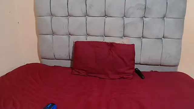 Snapshot of curveAss222 chatting on November 3, 10:30 am curveAss222 online show from November 3, 10:30 am