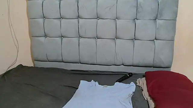 Snapshot of curveAss222 chatting on November 25, 2:45 am curveAss222 online show from November 25, 2:45 am