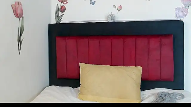 angelyxs online show from December 3, 8:30 pm