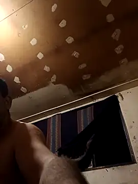 Snapshot of lucho2328 chatting on November 24, 12:43 am lucho2328 online show from November 24, 12:43 am