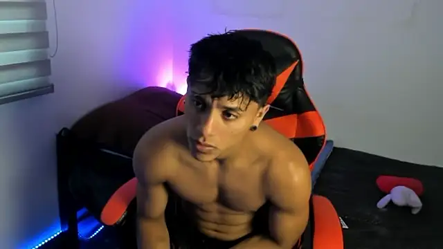 Snapshot of ZYZZ1312 chatting on June 6, 8:47 pm ZYZZ1312 online show from June 6, 8:47 pm