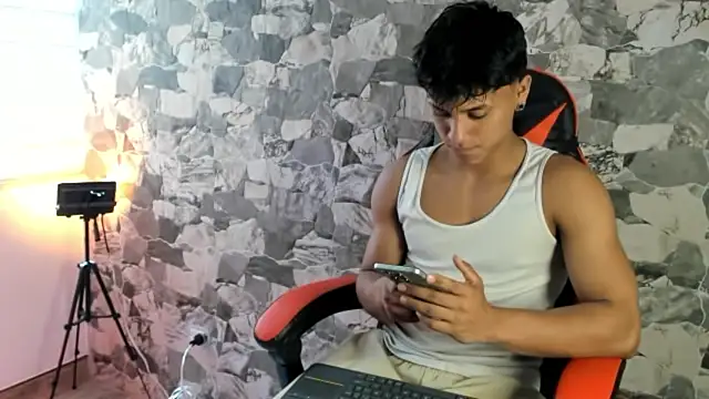 Snapshot of ZYZZ1312 chatting on June 26, 6:58 pm ZYZZ1312 online show from June 26, 6:58 pm