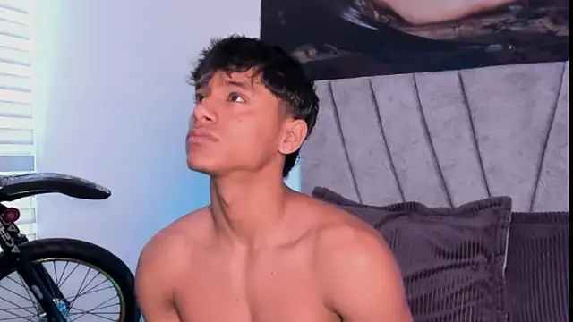 ZYZZ1312 online show from November 11, 5:08 pm