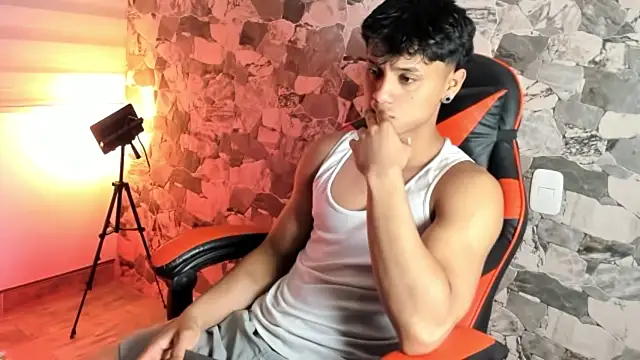 Snapshot of ZYZZ1312 chatting on June 25, 1:14 am ZYZZ1312 online show from June 25, 1:14 am