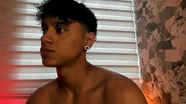 ZYZZ1312 online show from March 26, 8:40 pm