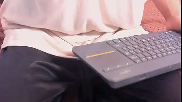 Snapshot of ZYZZ1312 chatting on February 2, 6:29 pm ZYZZ1312 online show from February 2, 6:29 pm