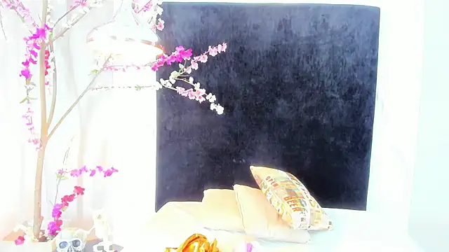 MONIK FOX CR online show from October 31, 7:43 pm