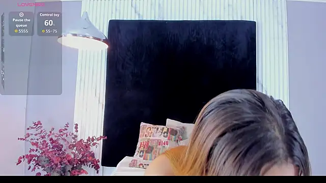 MONIK FOX CR online show from October 14, 8:09 pm