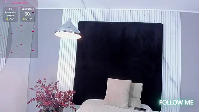 MONIK FOX CR online show from October 19, 7:49 pm