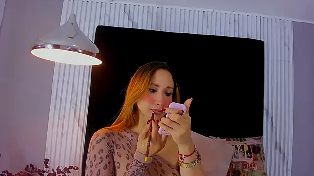 MONIK FOX CR online show from September 12, 7:35 pm