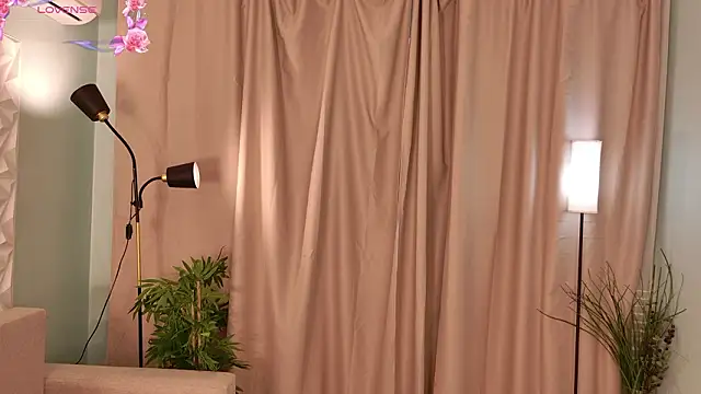 Snapshot of lisabaus chatting on February 21, 6:15 am lisabaus online show from February 21, 6:15 am