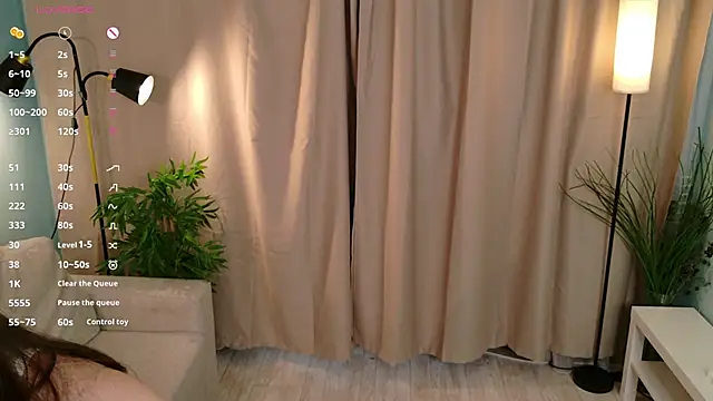 Snapshot of lisabaus chatting on December 14, 7:14 am lisabaus online show from December 14, 7:14 am