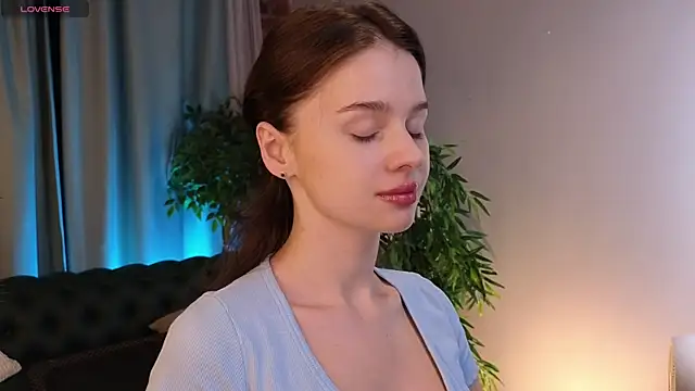 Olivia Farrell online show from November 24, 12:38 pm