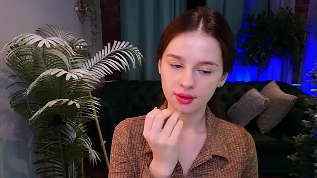 Olivia Farrell online show from November 29, 12:38 pm