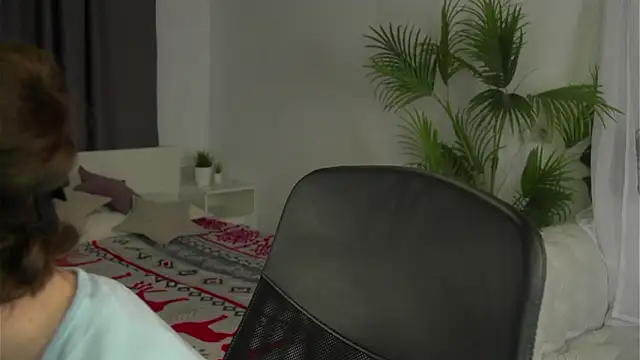 Snapshot of Olivia_Farrell chatting on February 4, 12:55 pm Olivia Farrell online show from February 4, 12:55 pm