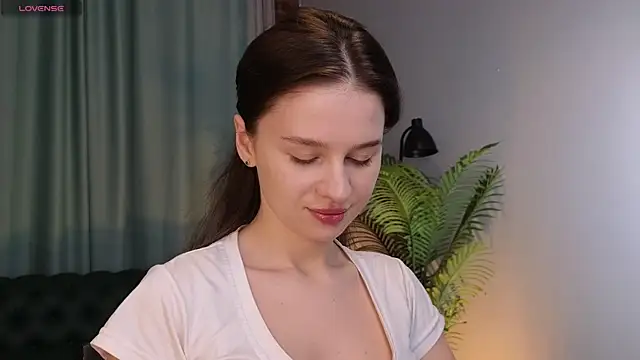 Olivia Farrell online show from November 7, 1:15 pm