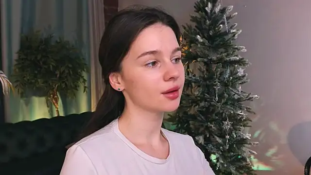 Snapshot of Olivia_Farrell chatting on December 5, 1:10 pm Olivia Farrell online show from December 5, 1:10 pm