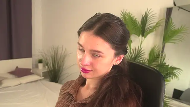 Olivia Farrell online show from November 15, 12:53 pm