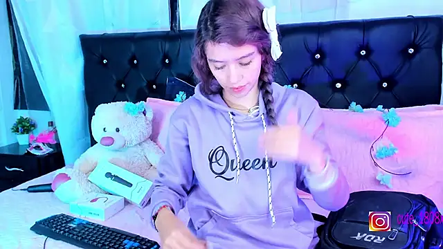 Snapshot of Sofiia_cute_ chatting on November 5, 3:31 am Sofiia cute online show from November 5, 3:31 am