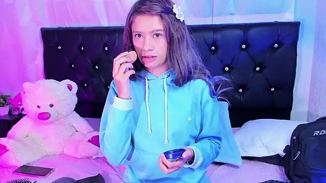 Snapshot of Sofiia_cute_ chatting on October 11, 3:51 am Sofiia cute online show from October 11, 3:51 am