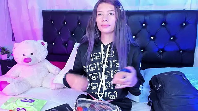 Snapshot of Sofiia_cute_ chatting on September 19, 3:43 am Sofiia cute online show from September 19, 3:43 am