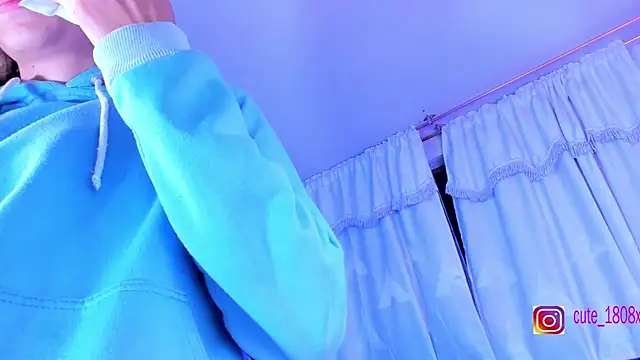 Snapshot of Sofiia_cute_ chatting on October 31, 3:58 am Sofiia cute online show from October 31, 3:58 am