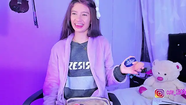 Snapshot of Sofiia_cute_ chatting on October 20, 12:38 pm Sofiia cute online show from October 20, 12:38 pm