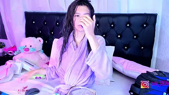 Snapshot of Sofiia_cute_ chatting on October 30, 3:49 am Sofiia cute online show from October 30, 3:49 am