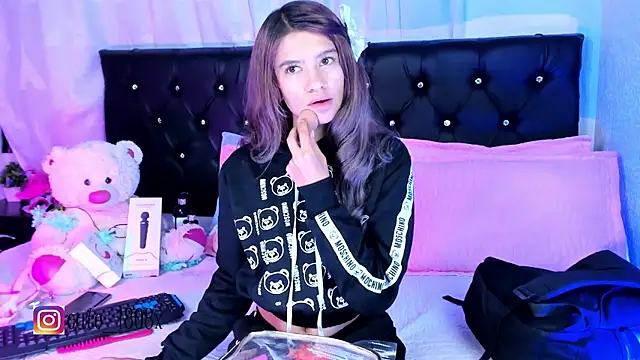 Snapshot of Sofiia_cute_ chatting on November 20, 4:02 am Sofiia cute online show from November 20, 4:02 am