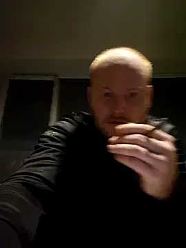 Snapshot of svenni2525 chatting on October 15, 10:51 pm svenni2525 online show from October 15, 10:51 pm