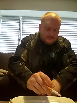 Snapshot of svenni2525 chatting on October 13, 9:33 am svenni2525 online show from October 13, 9:33 am