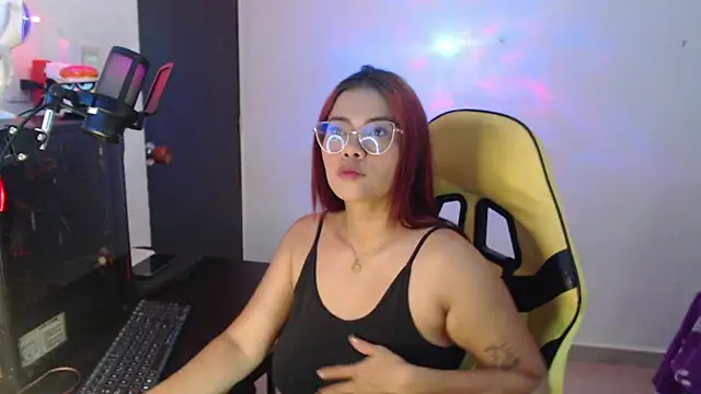 Snapshot of Scarlett_Gracee_ chatting on November 18, 4:38 am Scarlett Gracee online show from November 18, 4:38 am