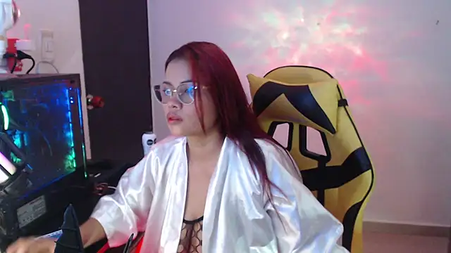 Snapshot of Scarlett_Gracee_ chatting on November 14, 4:16 am Scarlett Gracee online show from November 14, 4:16 am