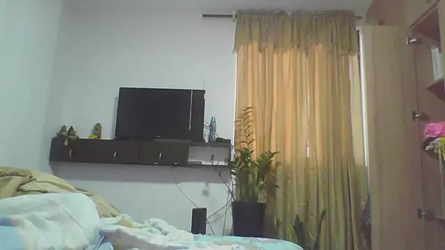 Snapshot of naiaratobon__ chatting on October 16, 11:18 am naiaratobon online show from October 16, 11:18 am