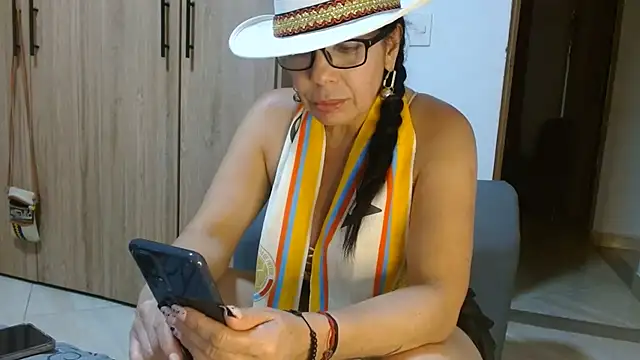 Snapshot of naiaratobon__ chatting on June 28, 3:13 am naiaratobon online show from June 28, 3:13 am