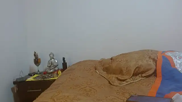 naiaratobon   online show from March 14, 12:27 am