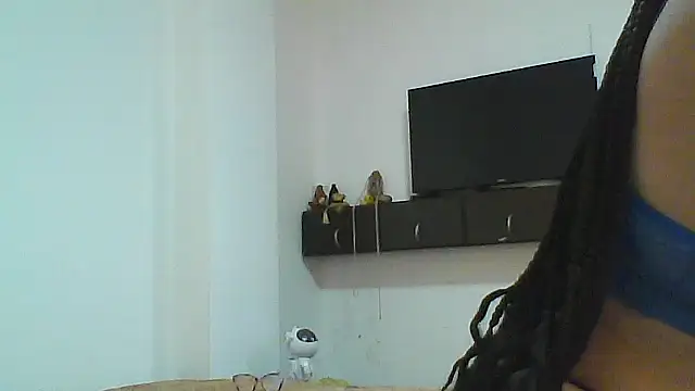 naiaratobon   online show from November 4, 9:51 pm