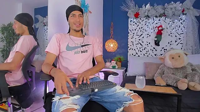 Adonis WB online show from December 4, 8:30 pm