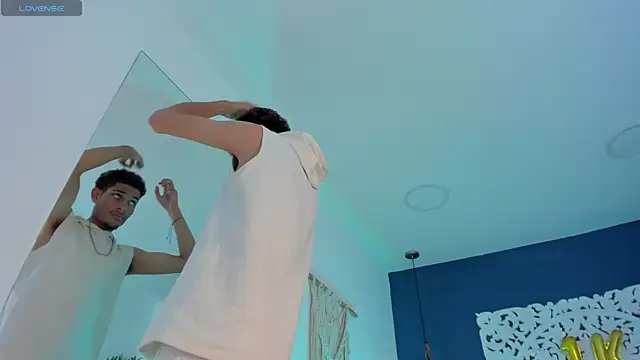 Adonis WB online show from November 12, 8:45 pm